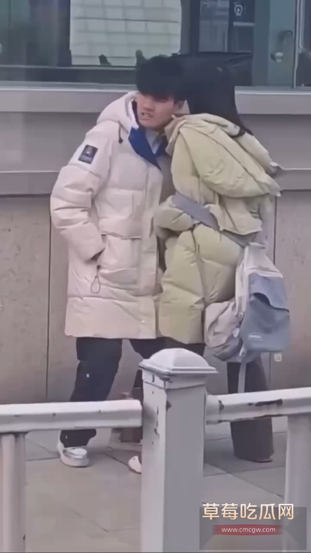 激情男女户外寻求刺激 3