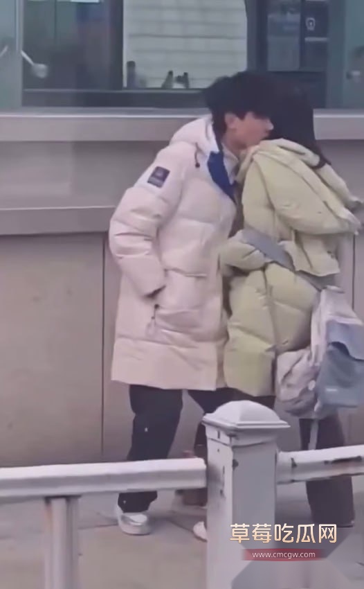 激情男女户外寻求刺激 4