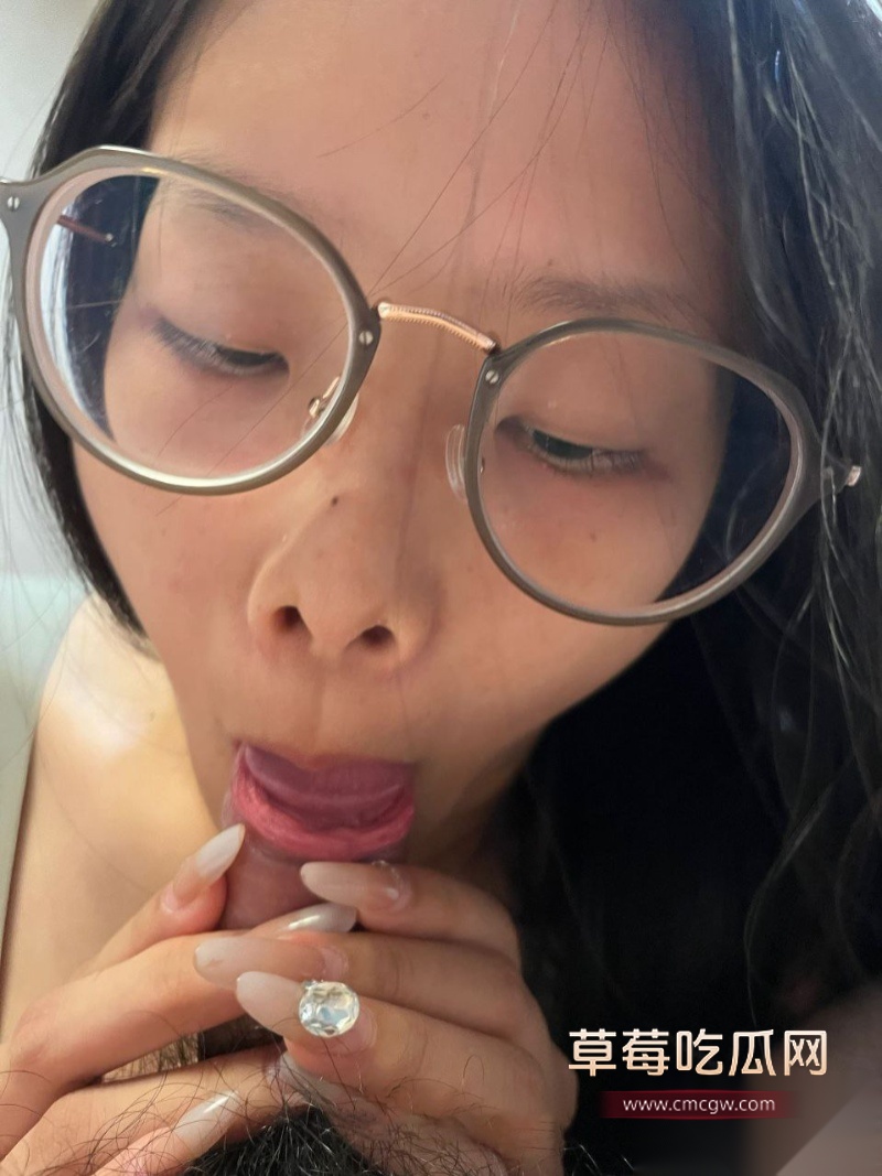 青岛滨海学院大二眼镜妹 7 青岛滨海学院大二眼镜妹 7