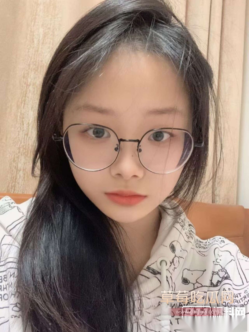 青岛滨海学院大二眼镜妹 8 青岛滨海学院大二眼镜妹 8