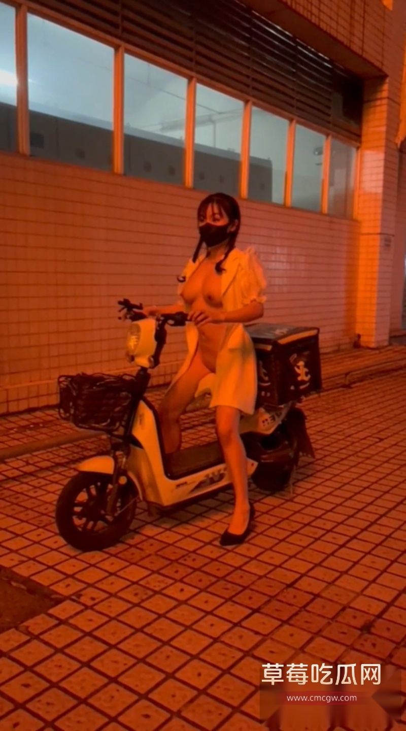 推特网红户外露出博主 TonyJ和贝贝 11