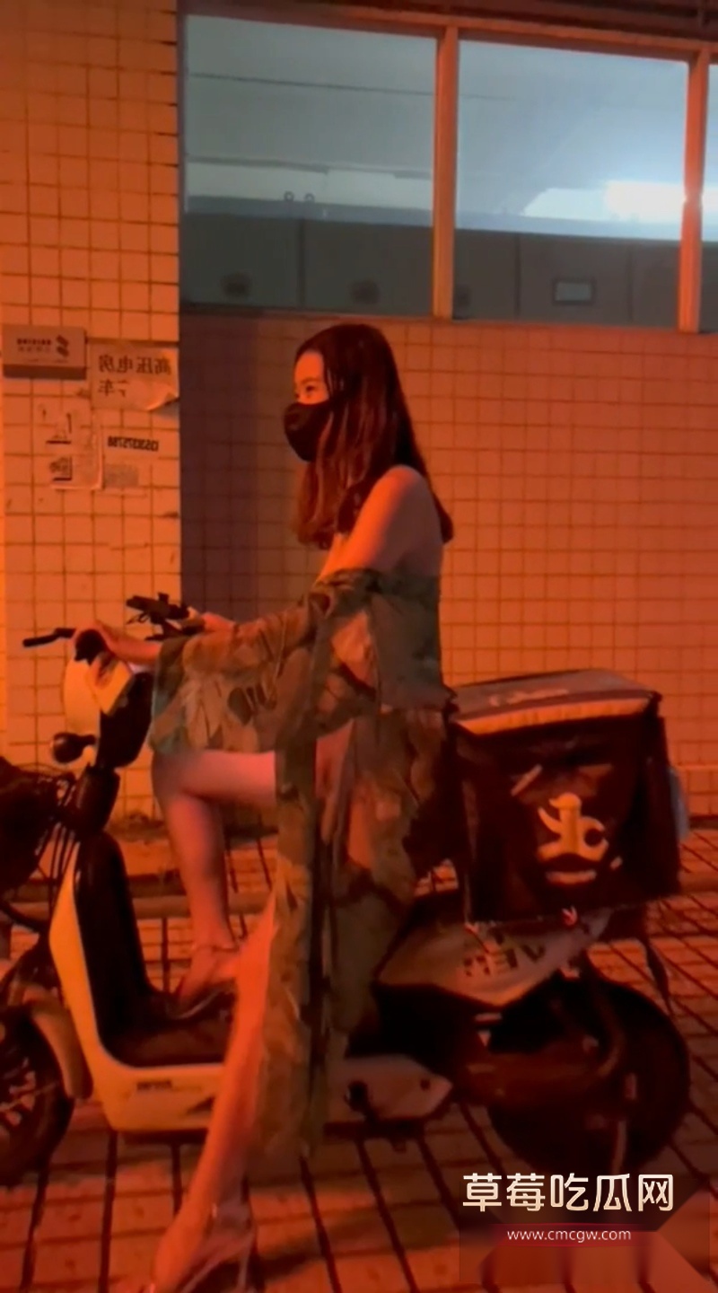 推特网红户外露出博主 TonyJ和贝贝 12