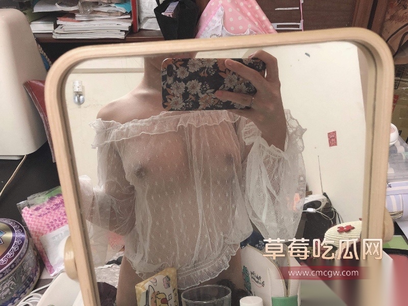 超可爱的20岁短发小只马摄影师鐘小曼 21