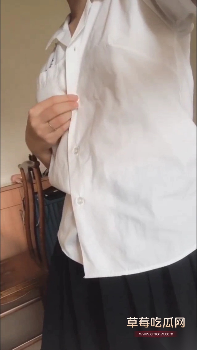 超可爱的20岁短发小只马摄影师鐘小曼 3