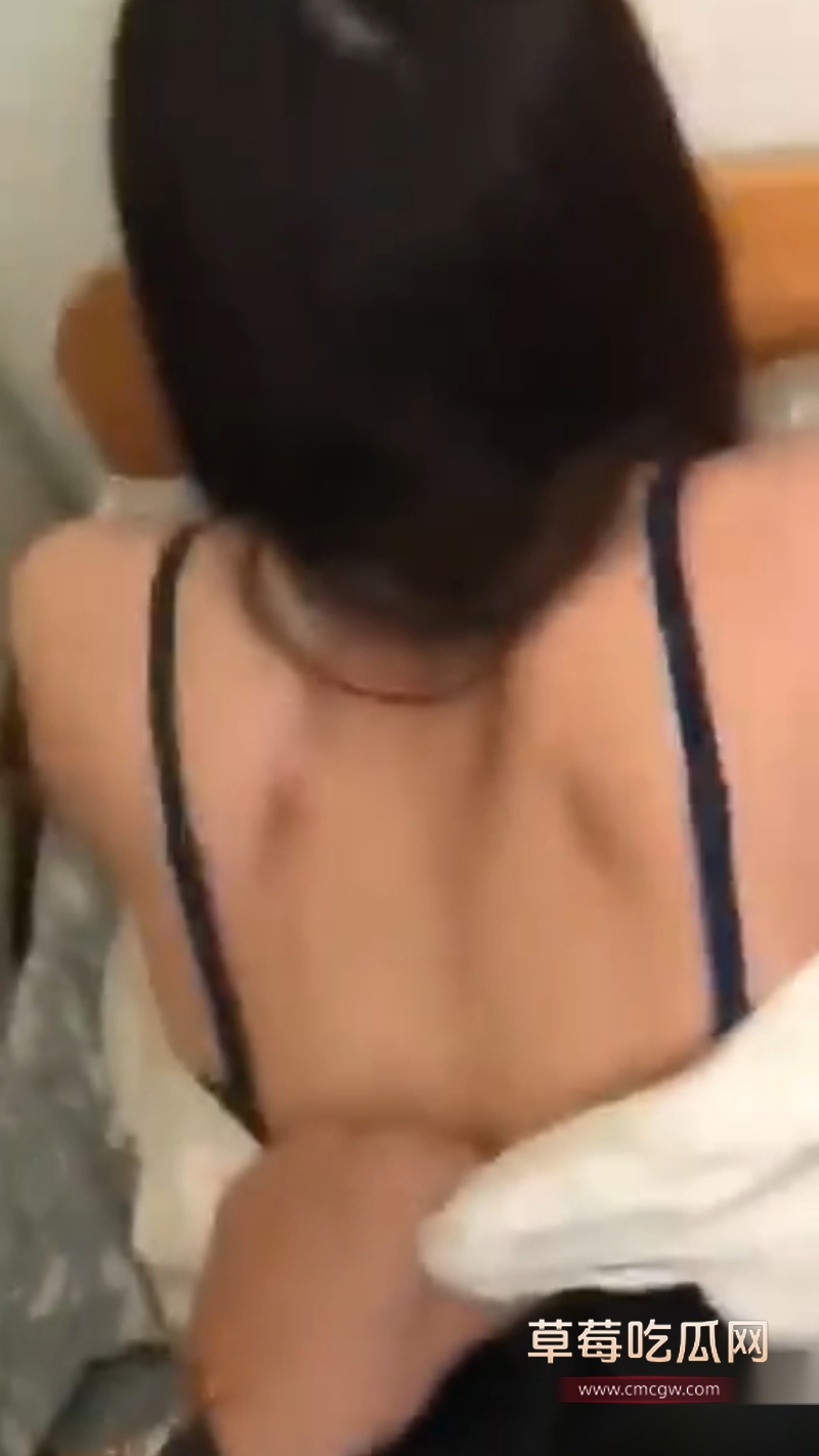 超可爱的20岁短发小只马摄影师鐘小曼 7