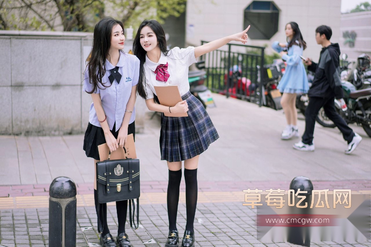 秀人网姐妹花鱼尾与谭小灵 18