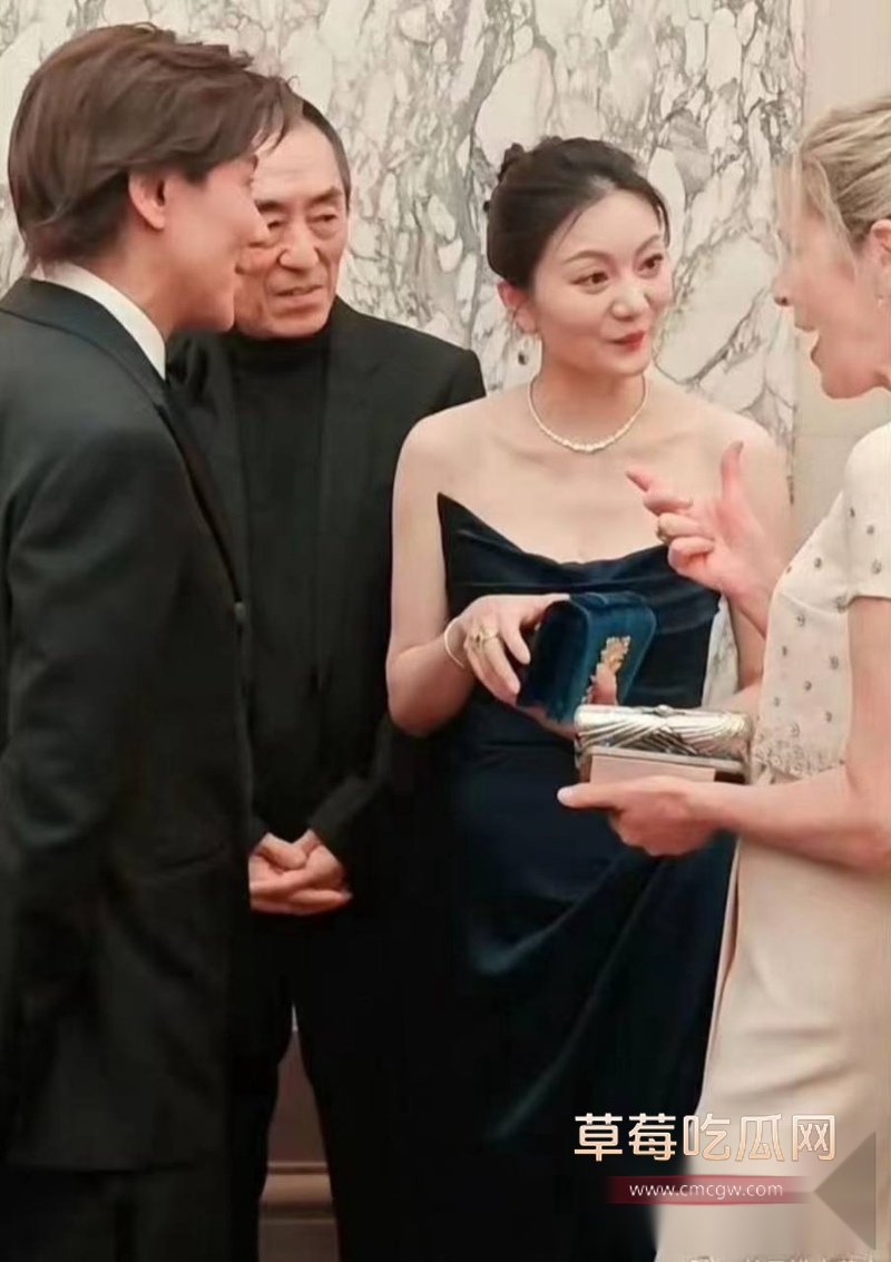 知名大导演国师张艺谋被狗仔张铁牛曝光性爱视频  57