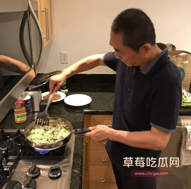 知名大导演国师张艺谋被狗仔张铁牛曝光性爱视频  68