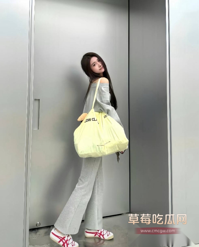 知名大导演国师张艺谋被狗仔张铁牛曝光性爱视频  72