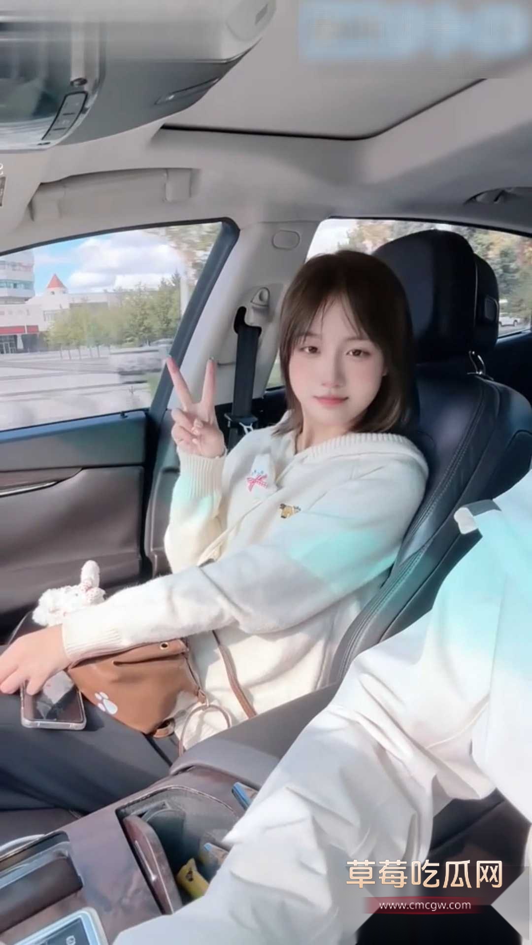 清纯短发嫩妹十七的猫 4 清纯短发嫩妹十七的猫 4