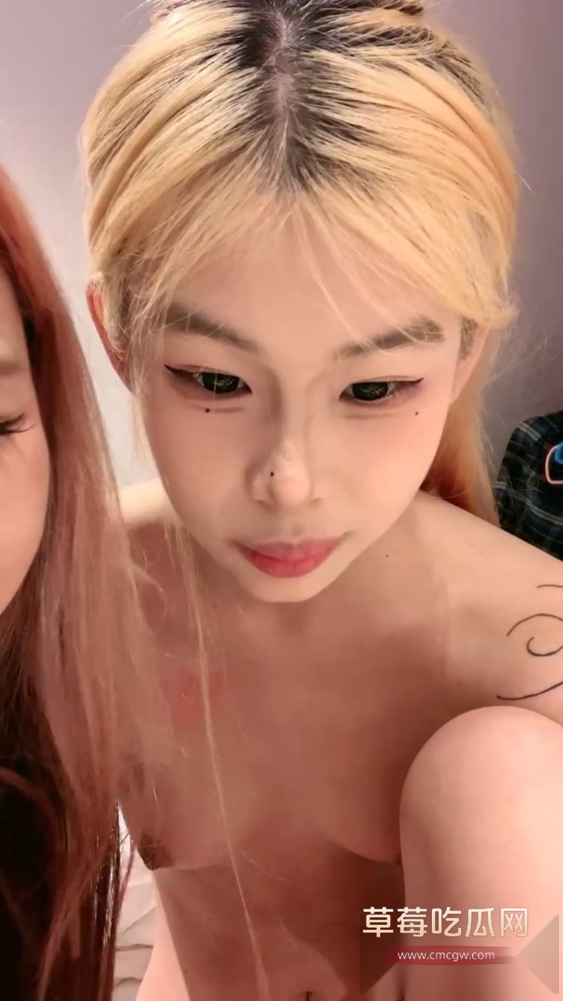 花臂黄毛精神小妹8 6