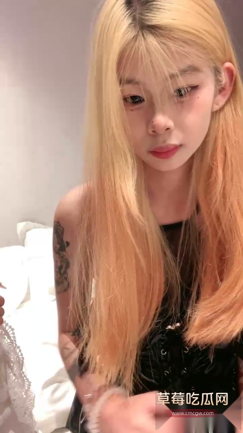 花臂黄毛精神小妹8 7