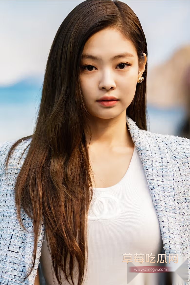 blackpink成员Jennie泡澡露奶私照 14