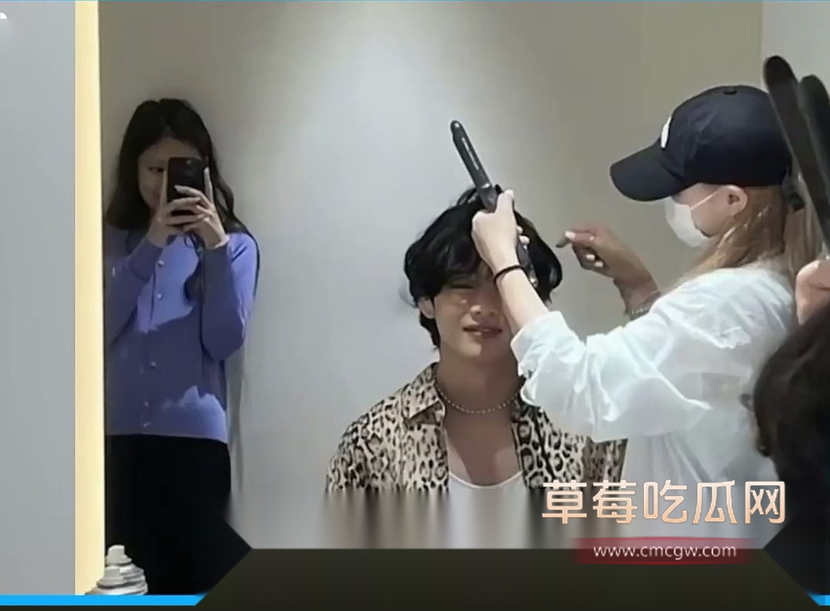 blackpink成员Jennie泡澡露奶私照 17