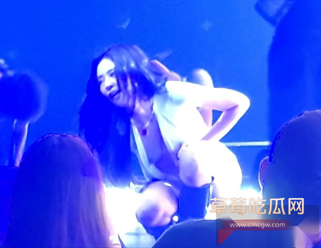 blackpink成员Jennie泡澡露奶私照 26