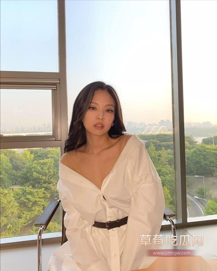 blackpink成员Jennie泡澡露奶私照 27