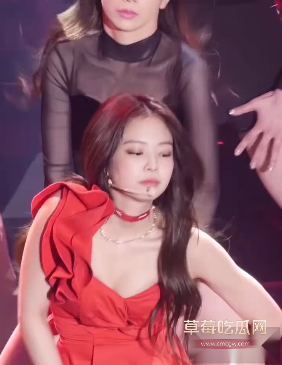 blackpink成员Jennie泡澡露奶私照 2