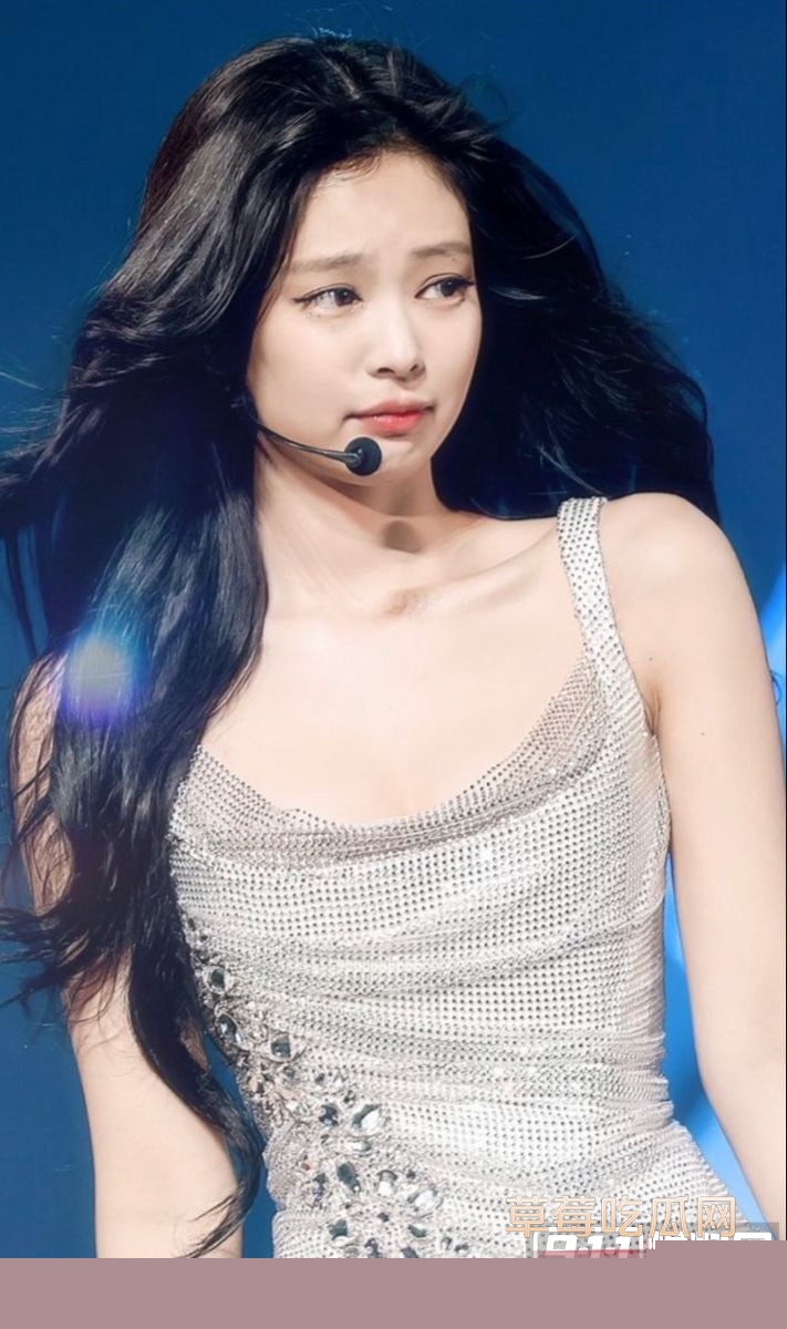 blackpink成员Jennie泡澡露奶私照 12