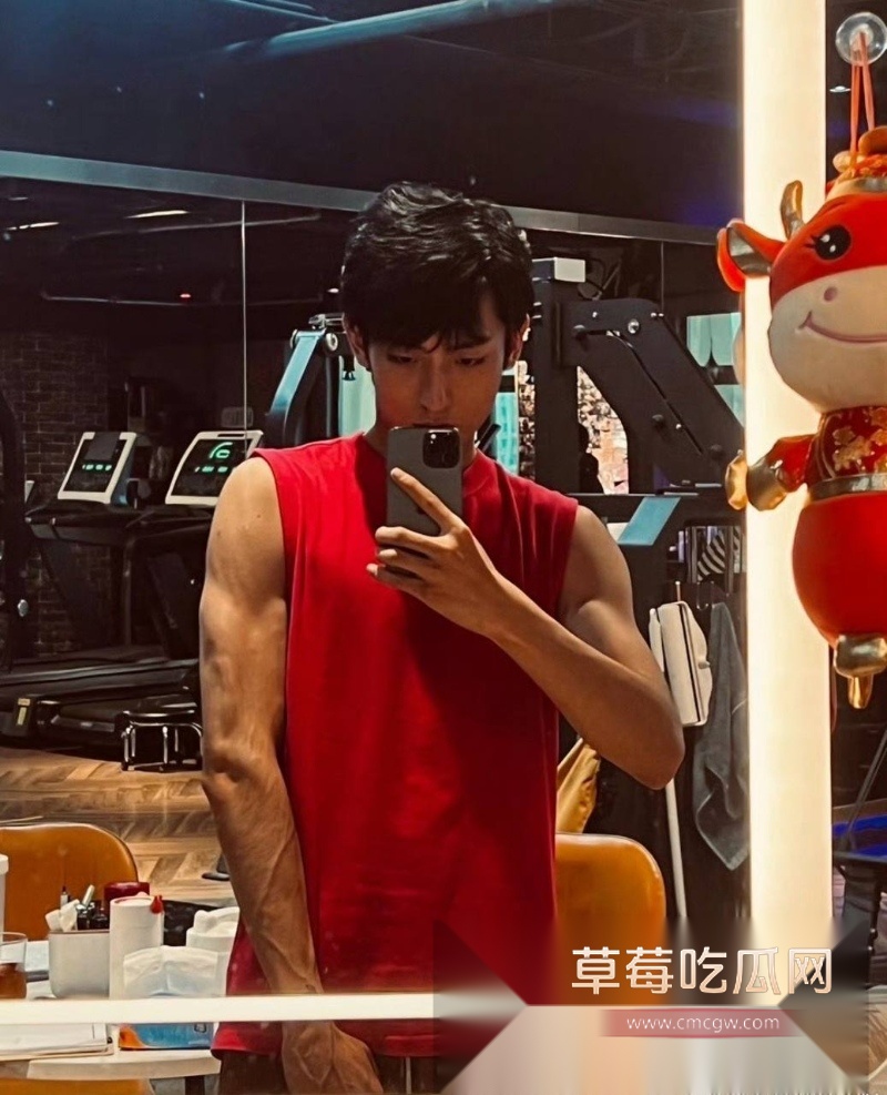 女网红姬佳祺爆料其前男友《我的小尾巴》 36