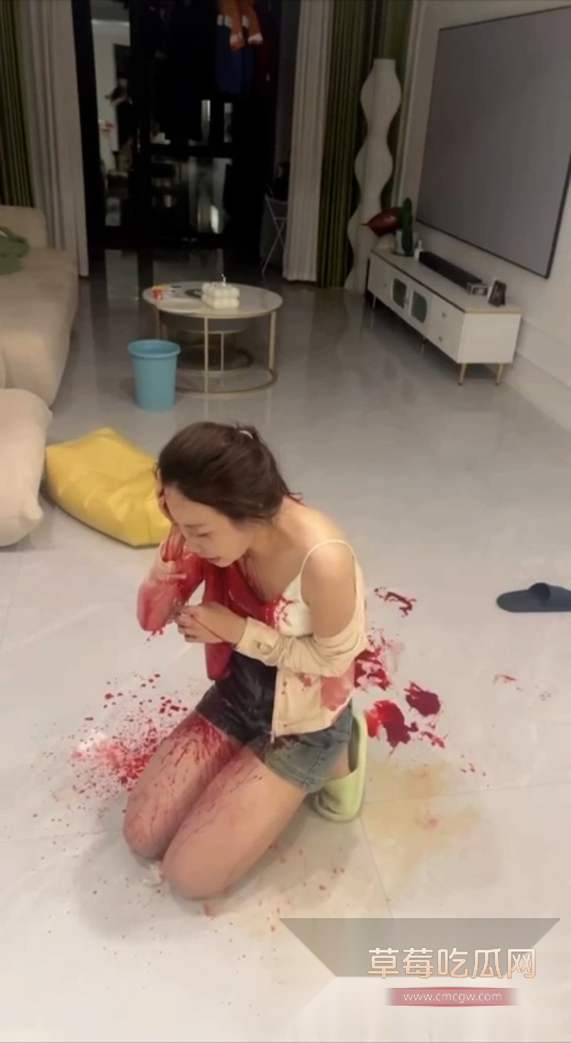 人妻出轨被暴打血呼直喷 2