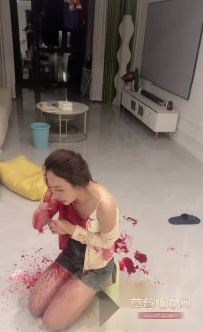 人妻出轨被暴打血呼直喷 4