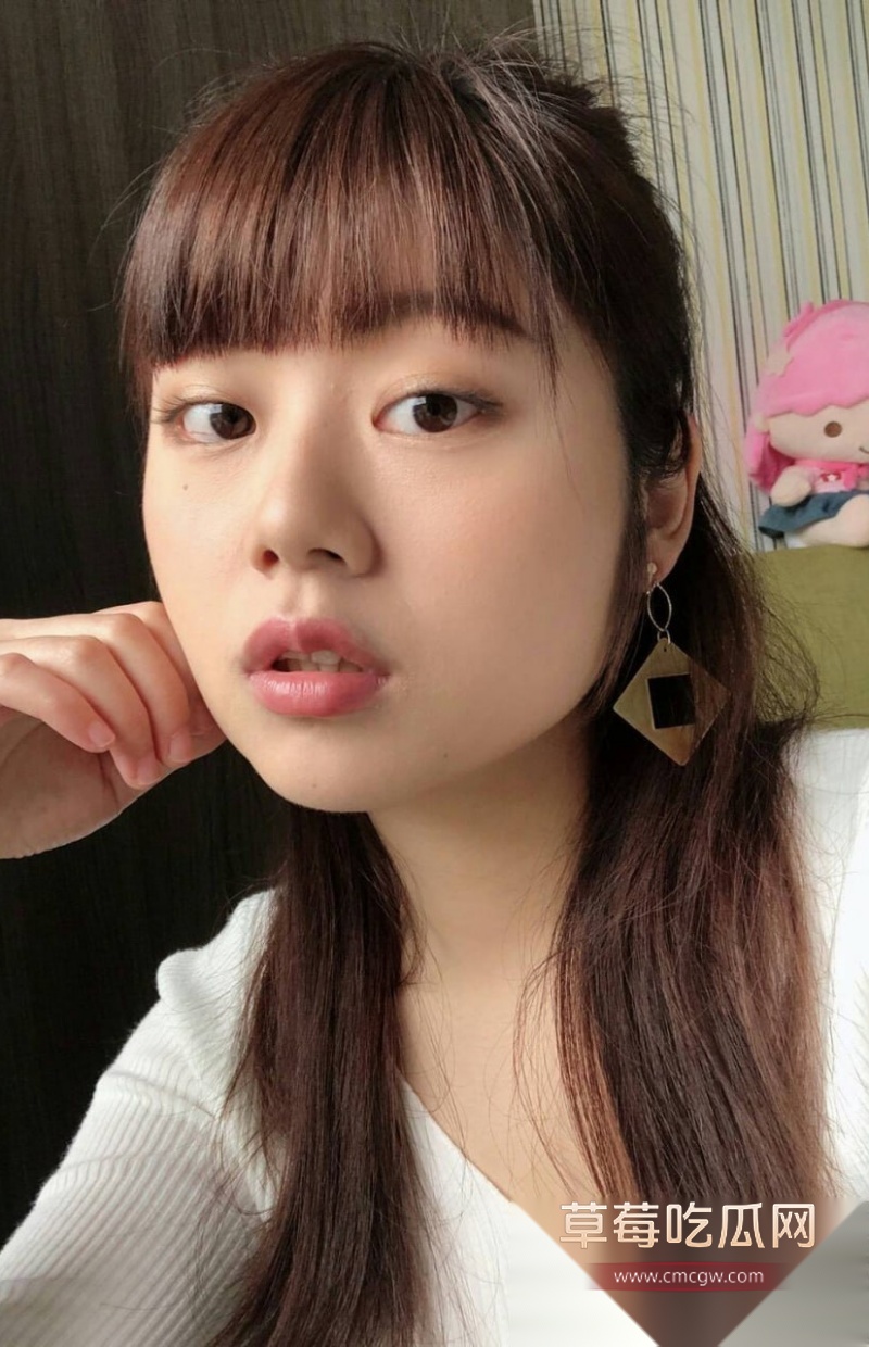 齐刘海大眼巨乳大一新生 林恩琪 2