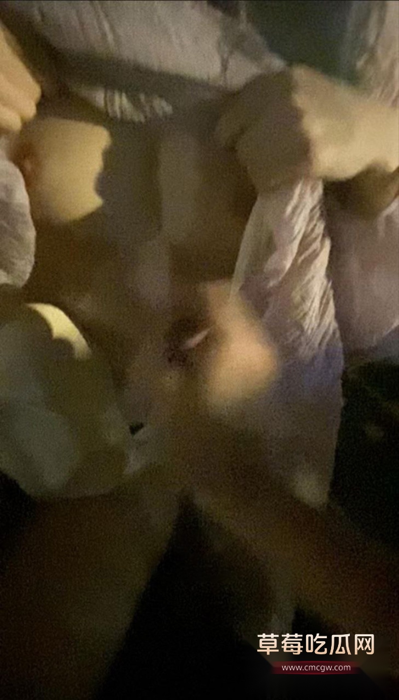 哥哥带妹妹去户外喝酒聊天 5