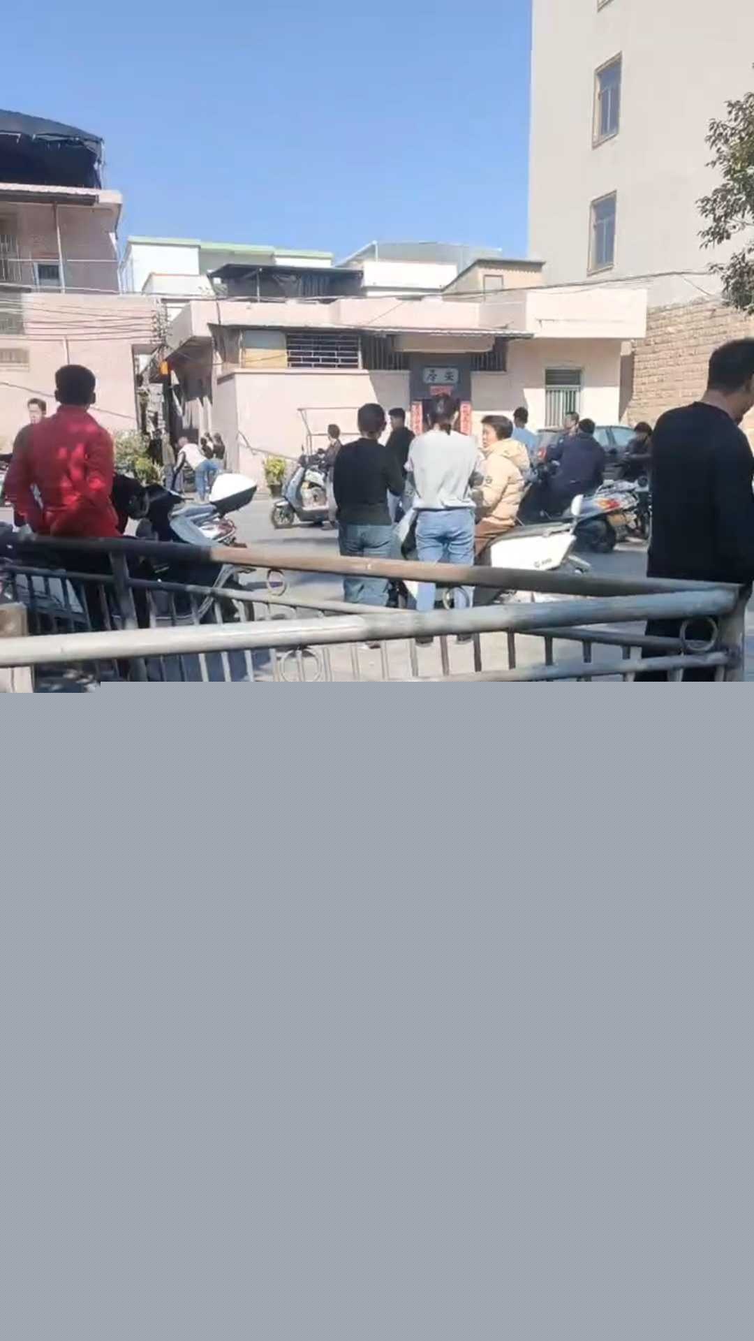 精神病砍死4人现场血腥 3