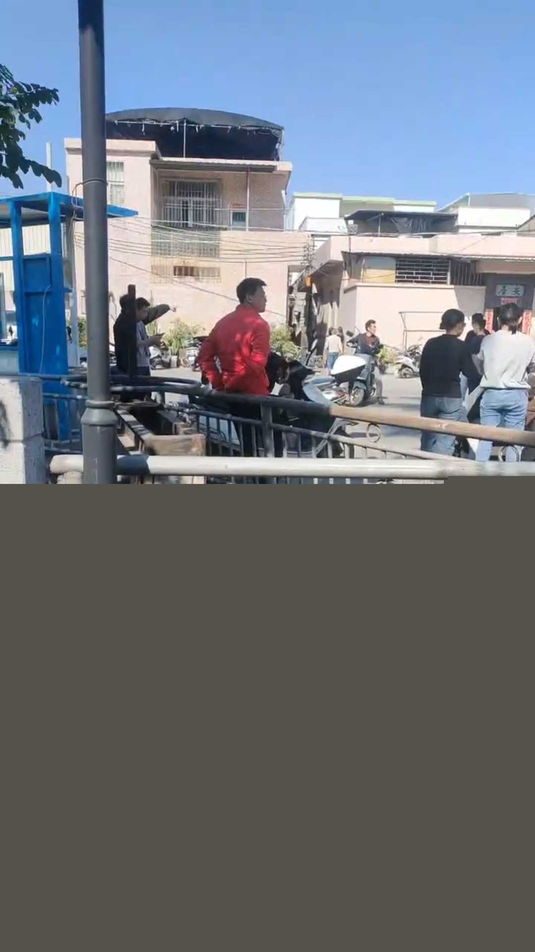 精神病砍死4人现场血腥 4