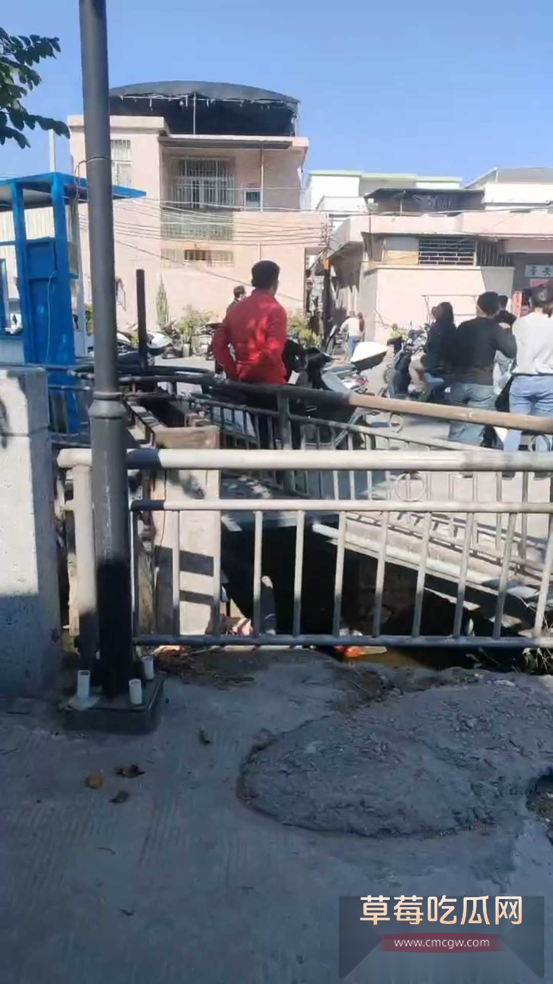 精神病砍死4人现场血腥 8