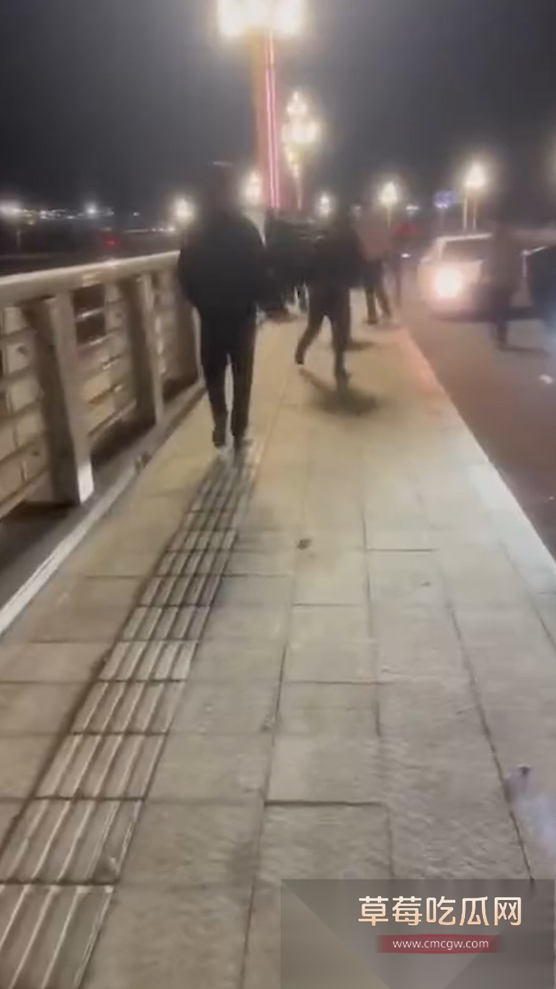 山东寿光公安局局长王滨干儿子带百人在公安局附近持刀火拼 3