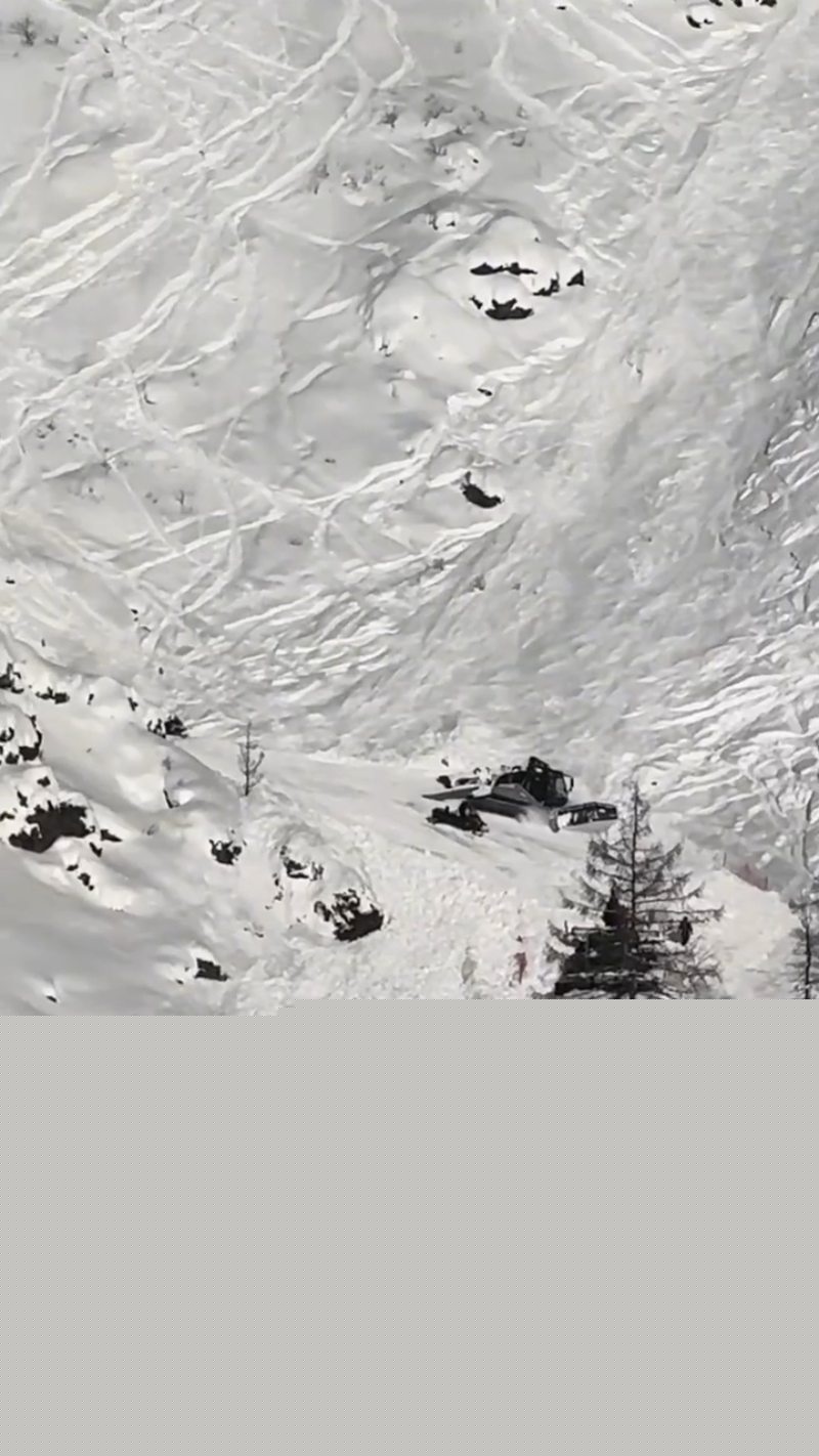 新疆禾木吉克普林滑雪场突发雪崩7 新疆禾木吉克普林滑雪场突发雪崩7