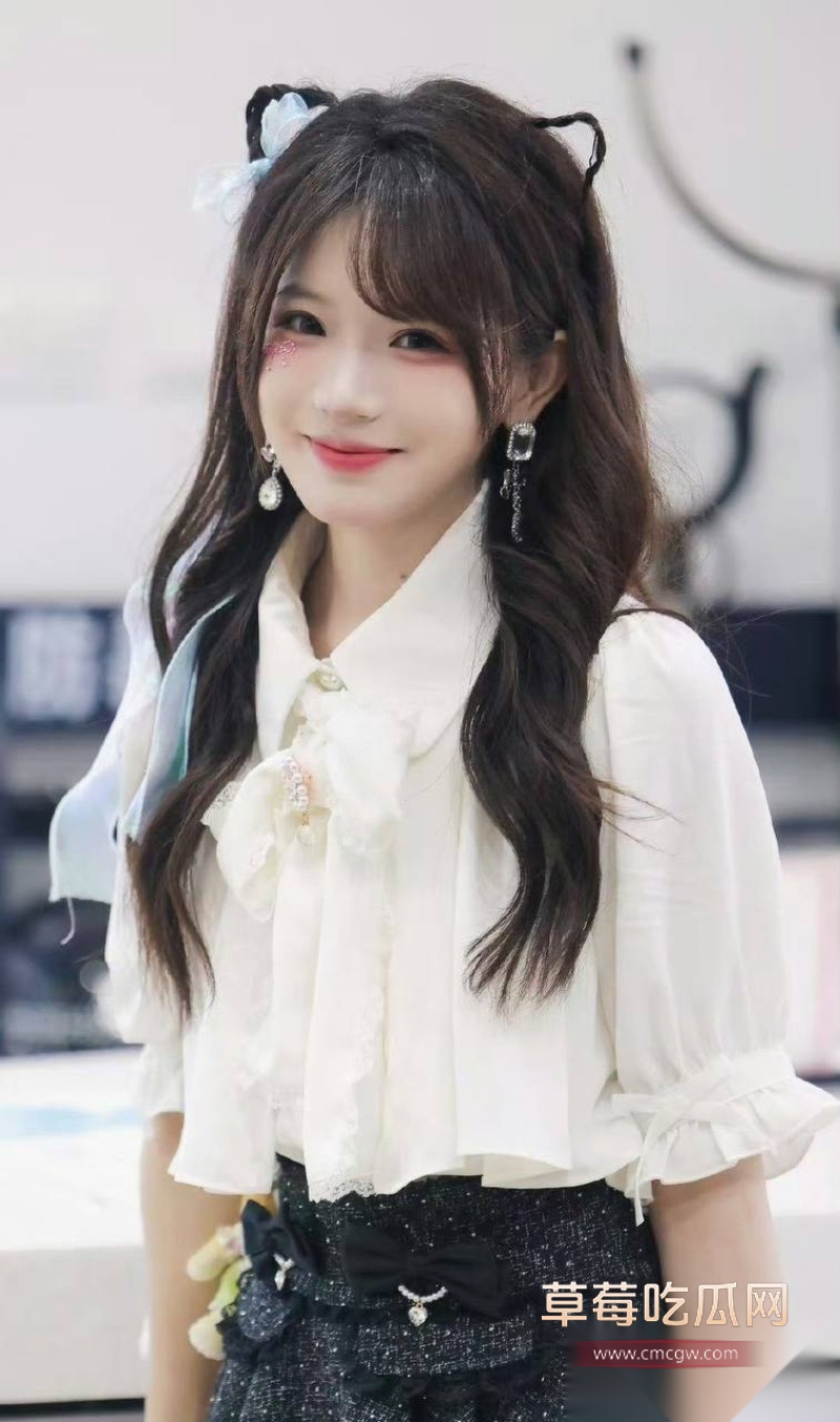 前丝芭女团SNH48成员曾艳芬曝出团里“新人王” 12 前丝芭女团SNH48成员曾艳芬曝出团里“新人王” 12