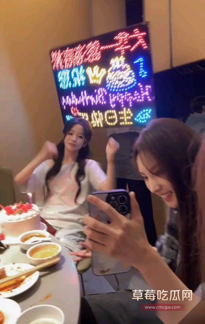 前丝芭女团SNH48成员曾艳芬曝出团里“新人王” 57 前丝芭女团SNH48成员曾艳芬曝出团里“新人王” 57