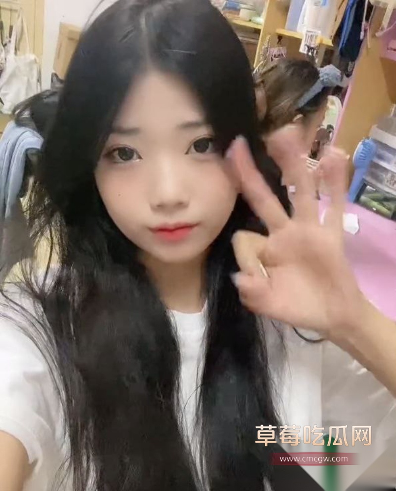 加拿大颜值超高的华人留学生杨露 18 加拿大颜值超高的华人留学生杨露 18