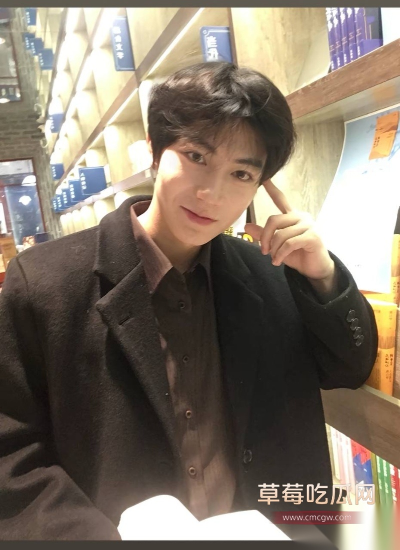 男网红秦衍曝光未婚妻34w粉女网红獭 1 男网红秦衍曝光未婚妻34w粉女网红獭 1