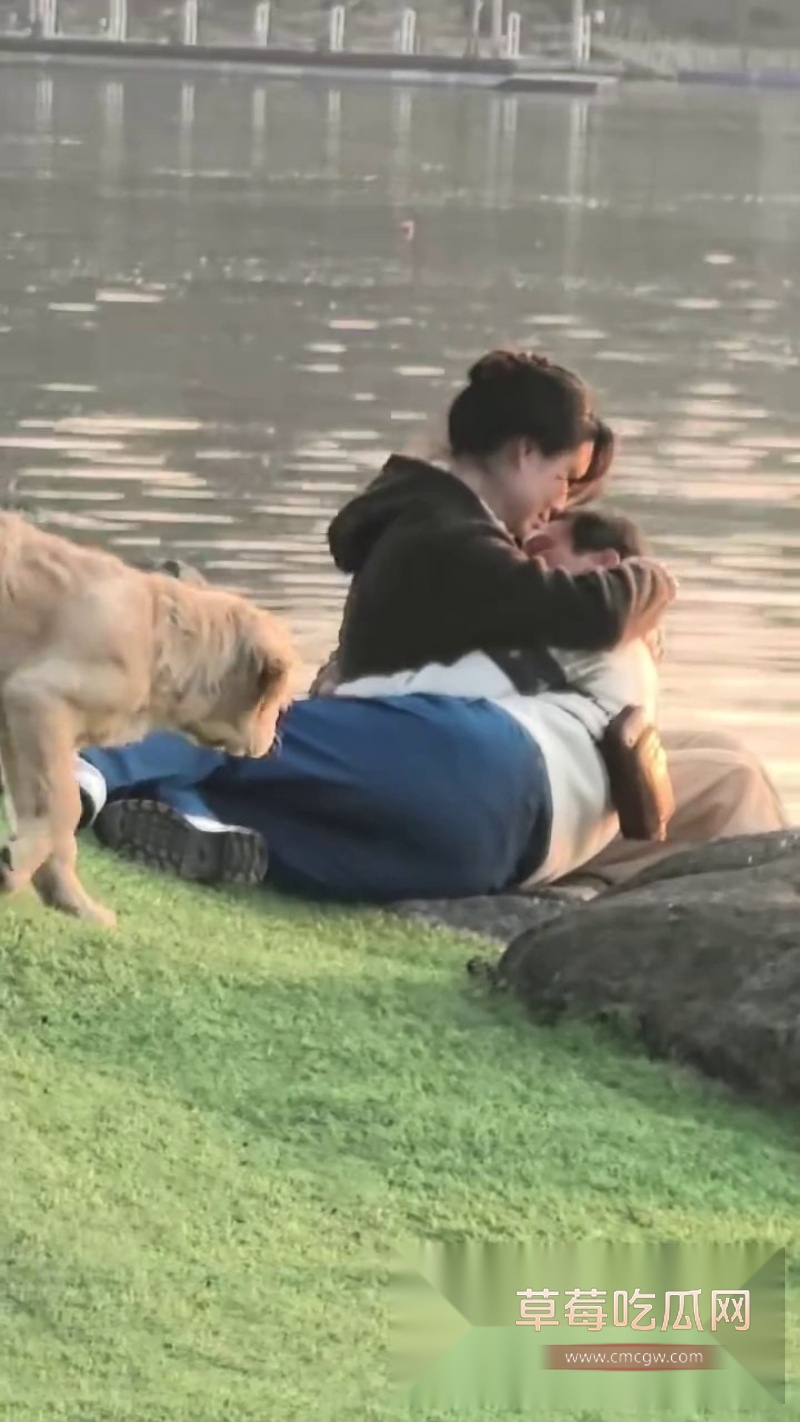 小情侣户外狂野吃奶游戏 6