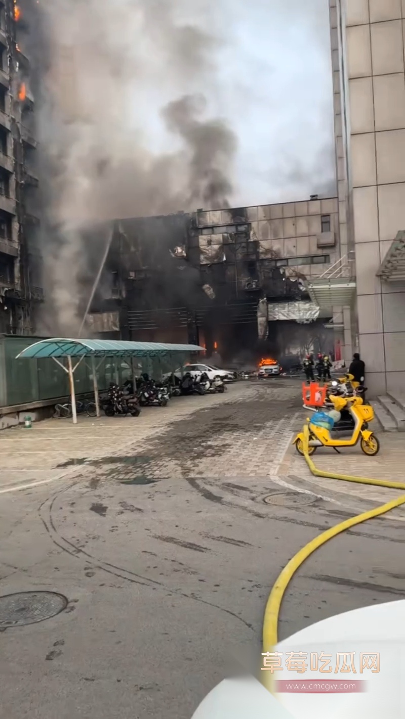 天津市西青区华鼎置地突发火灾 5