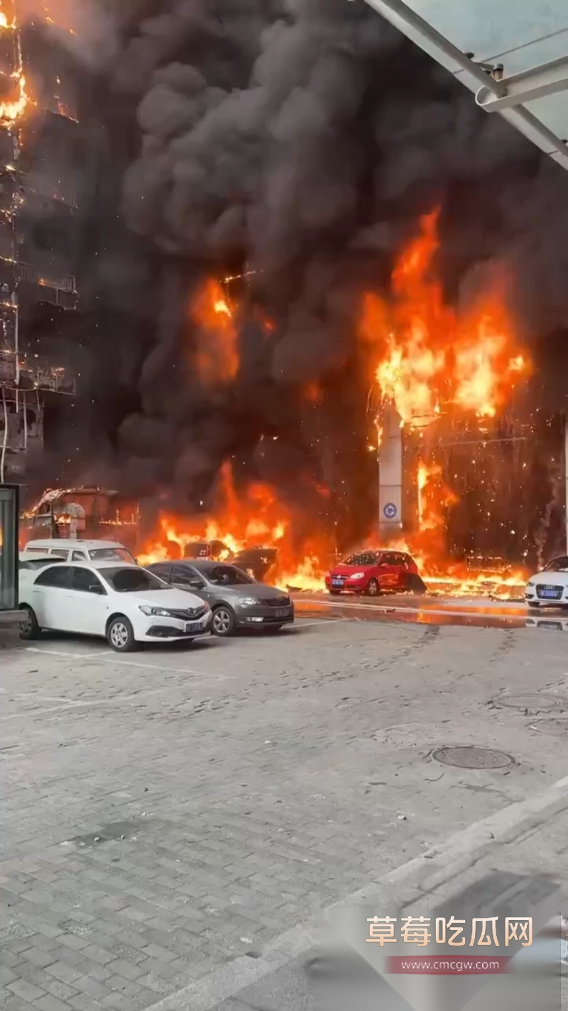 天津市西青区华鼎置地突发火灾 11