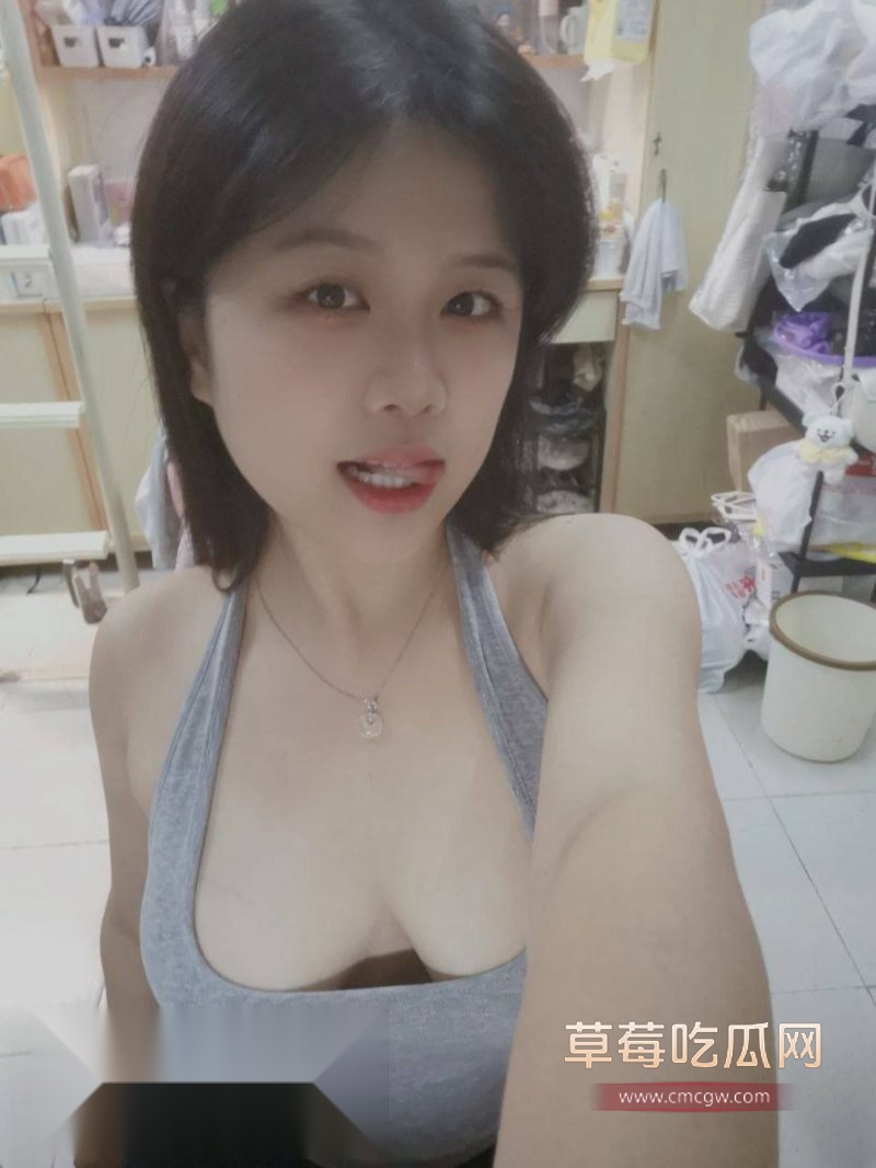 江苏常州大奶眼镜婊王秋颖2 江苏常州大奶眼镜婊王秋颖2