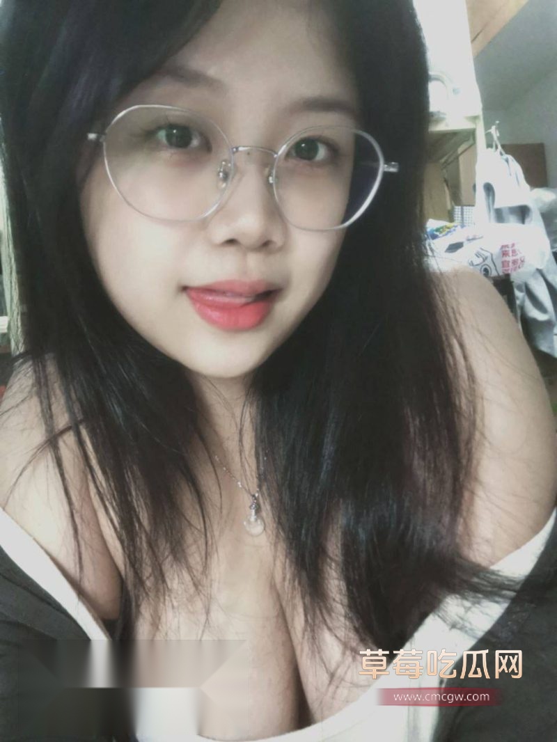 江苏常州大奶眼镜婊王秋颖7 江苏常州大奶眼镜婊王秋颖7