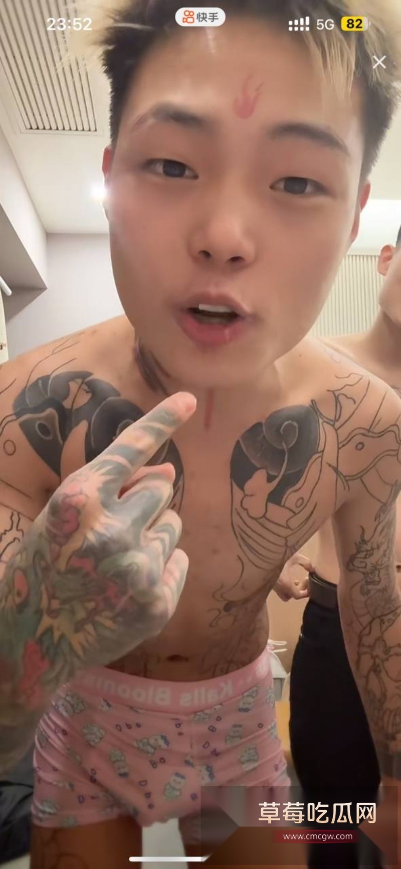 快手直播间一夜变身全网最大成人片现场 9