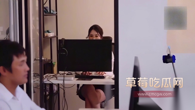 台湾御姐辛尤里母乳办公室3P狂欢 1