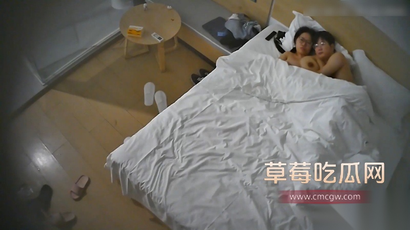 超级巨乳反差眼镜少妇 4 超级巨乳反差眼镜少妇 4