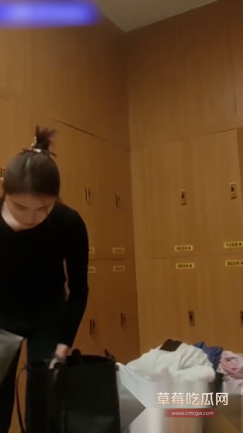 重庆融汇温泉更衣室偷拍视频完整版 2