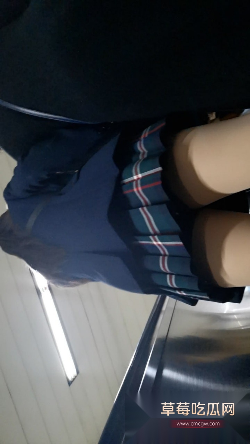 街射JK肉丝笔直大长腿学生妹 1 街射JK肉丝笔直大长腿学生妹 1