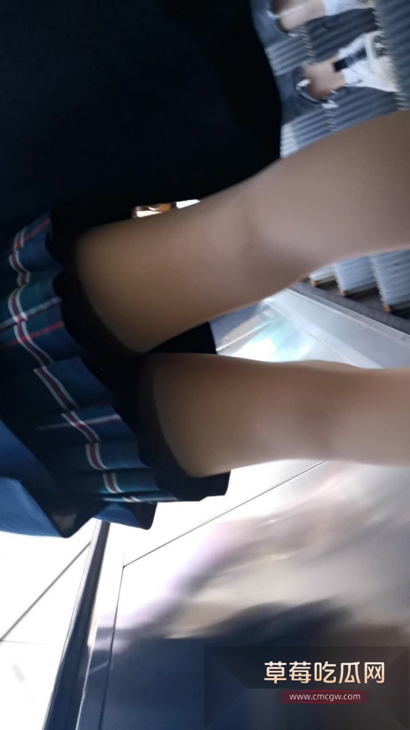 街射JK肉丝笔直大长腿学生妹 2 街射JK肉丝笔直大长腿学生妹 2