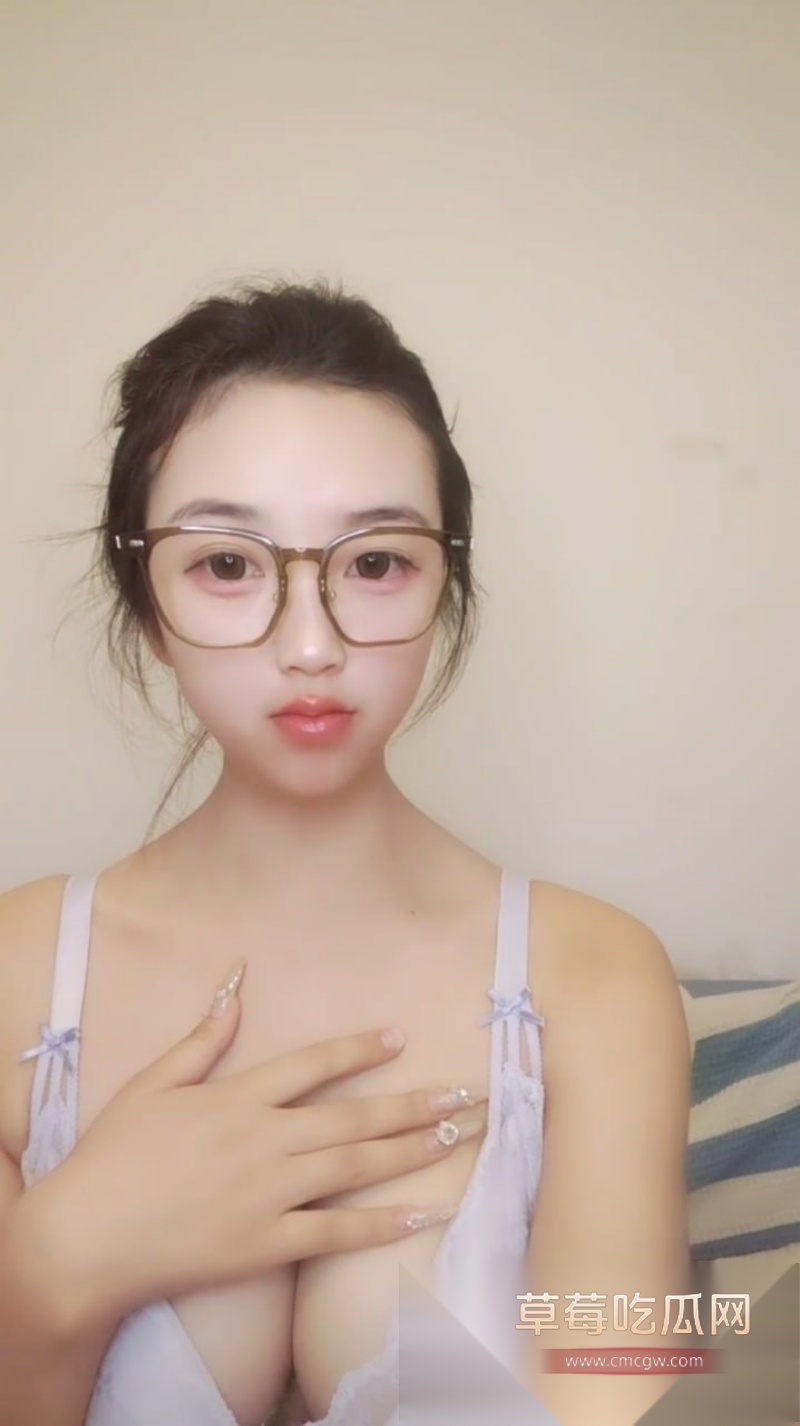 半糖七彩女主播桃井甜荟直播自慰 4 半糖七彩女主播桃井甜荟直播自慰 4