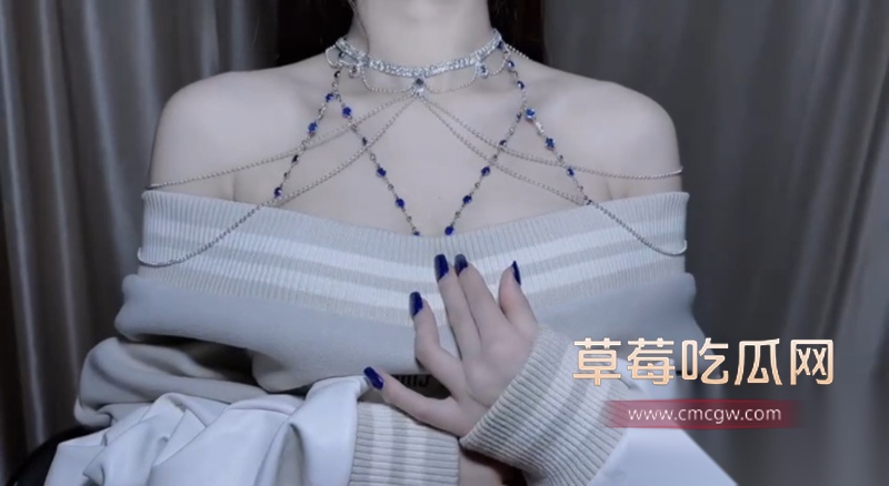 美女锁骨链变装视频 5 美女锁骨链变装视频 5