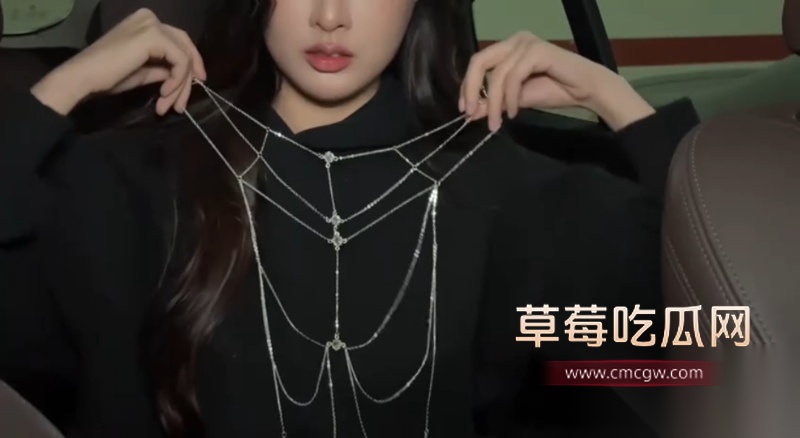 美女锁骨链变装视频 15 美女锁骨链变装视频 15
